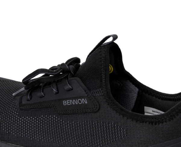580935_1150030160_MOVA_O1_ESD_Ultra_Black_Low_11.png